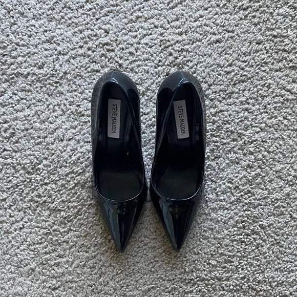 Steve Madden "Vala" Pumps - Picture 3 of 11